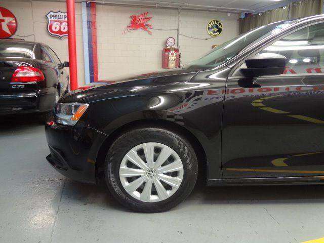2011 Volkswagen Jetta 4dr Sedan 6A